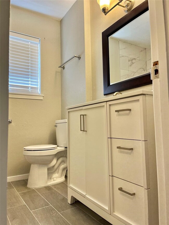 816 Barkley St, Houston, TX 77022 - photo 6