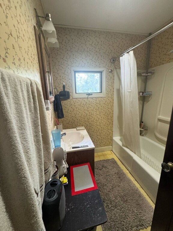 104 Maple St, Gardner, MA 01440 - photo 7