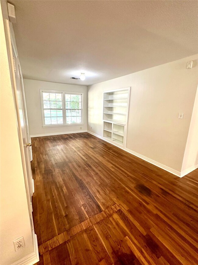 1404 Hillcrest Blvd, Gainesville, TX 76240 - photo 6