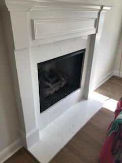 Direct vent gas fireplace