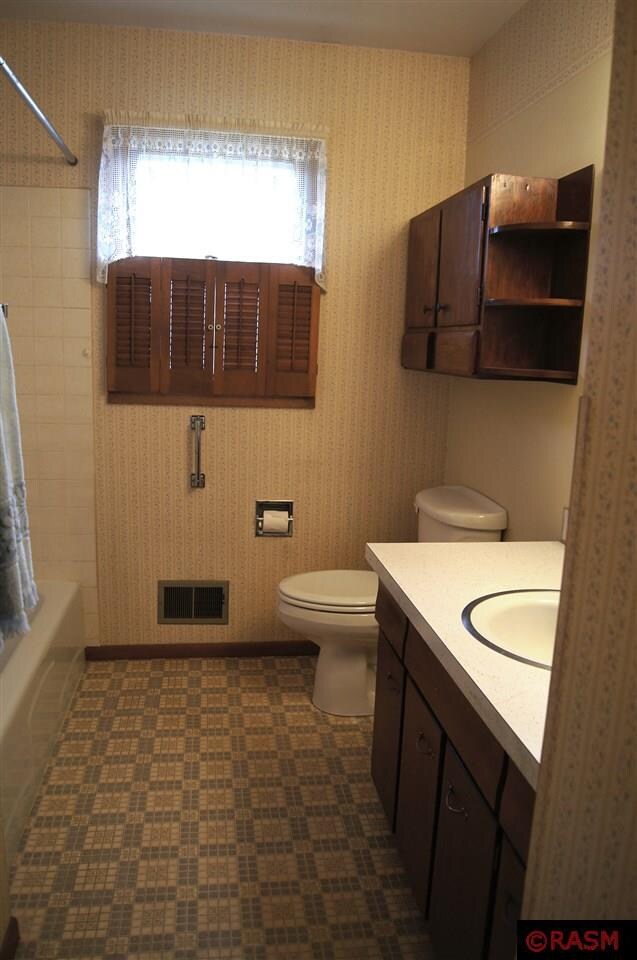 1011 1011 N 4th St, New Ulm, MN 56073 - photo 4