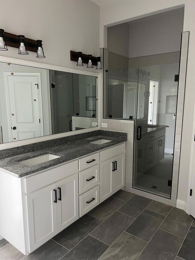 933 Avagail Ave, Springtown, TX 76082 - photo 4