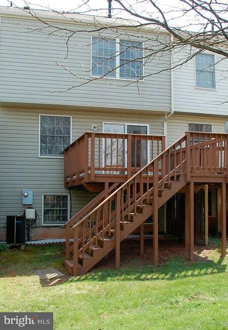 21909 Myrtlewood Square, Sterling, VA 20164 - photo 2