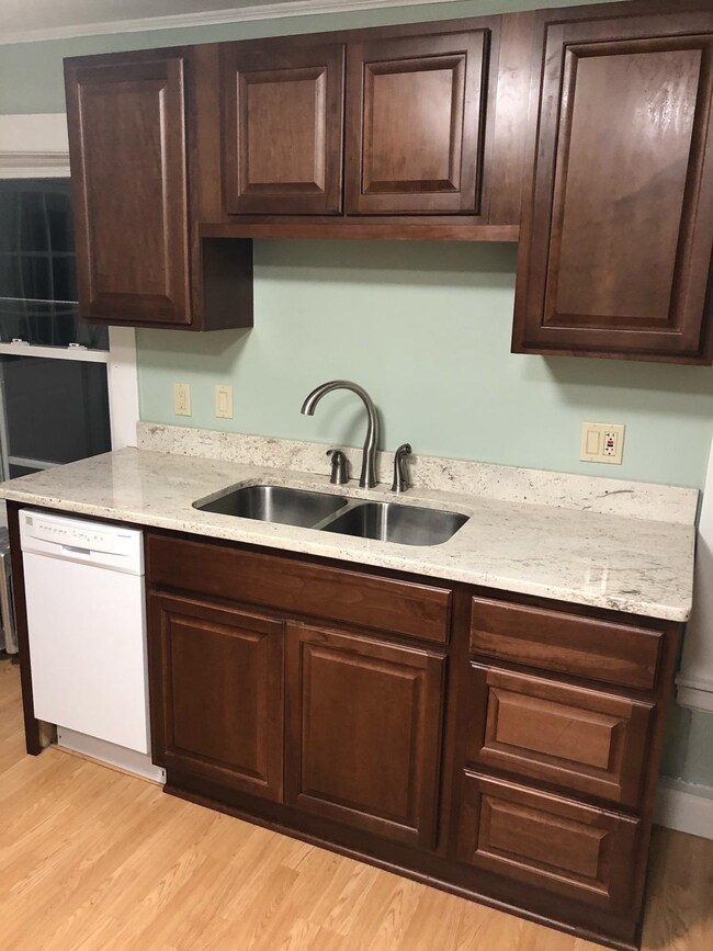 161 Nashua St unit B, Milford, NH 03055 - photo 2