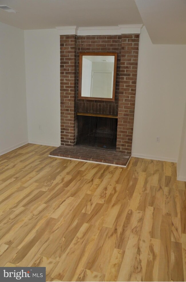 3026 Mission Square Dr, Fairfax, VA 22031 - photo 6