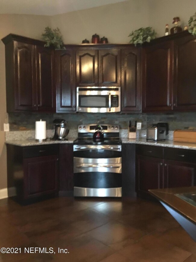 11044 Lydia Estates Dr W, Jacksonville, FL 32218 - photo 5