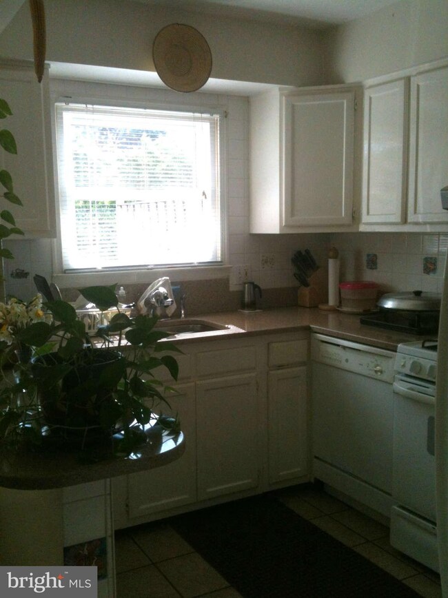 14302 Rosetree Ct, Silver Spring, MD 20906 - photo 2