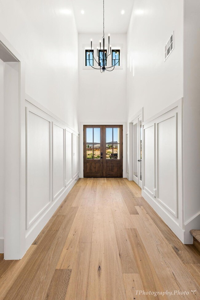 17-web-or-mls-3415 E Clara Lane-37