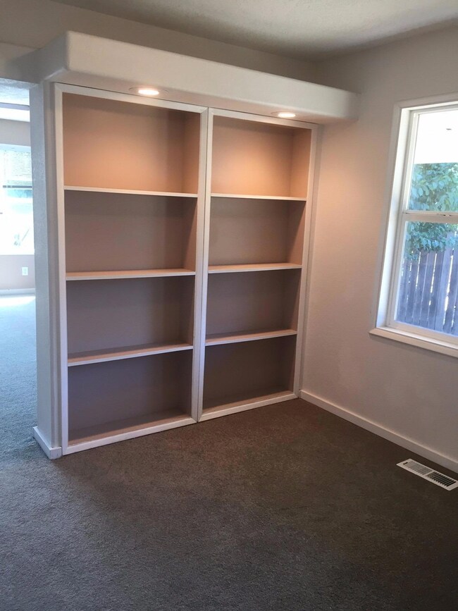 915 SE Viewmont Ave, Corvallis, OR 97333 - photo 3