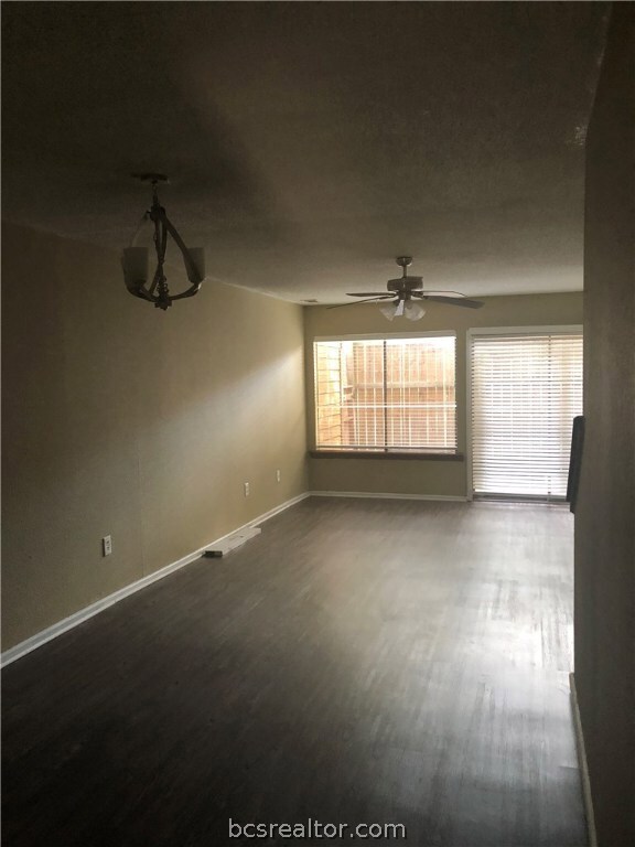 4345 Carter Creek Pkwy unit 10, Bryan, TX 77802 - photo 3