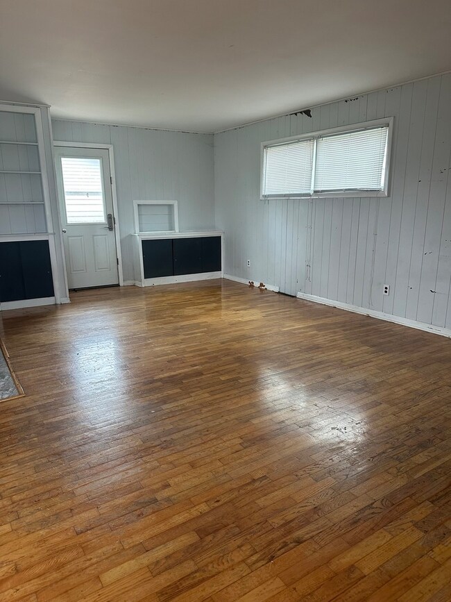 914 E Daggy St, Tuscola, IL 61953 - photo 3