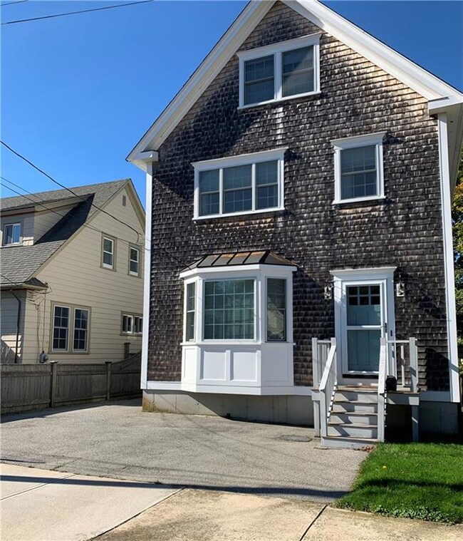 23 Vaughan Ave, Newport, RI 02840 - photo 2