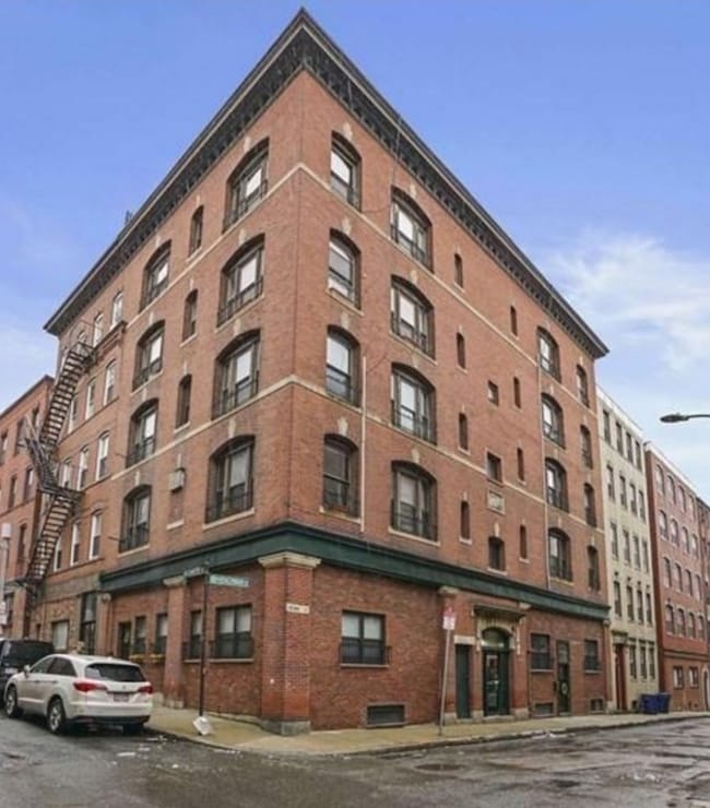 4-6 Henchman St unit 3, Boston, MA 02113 - photo 2