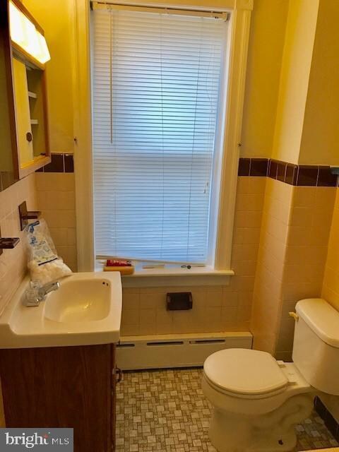 14 Cherry St unit TOP FLOOR, Darby, PA 19023 - photo 4