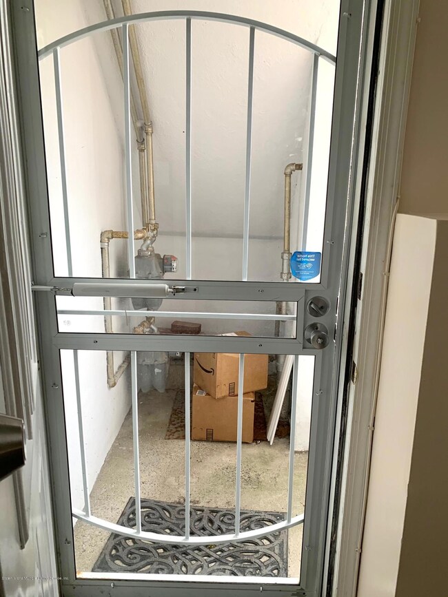 63 Timber Ridge Dr unit 1, Staten Island, NY 10306 - photo 4