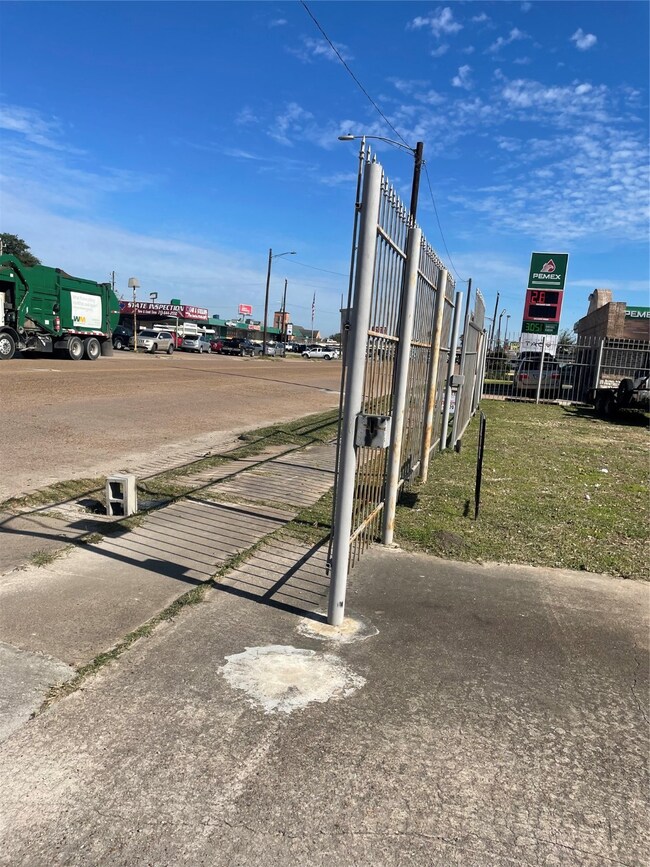 7912 Park Place Blvd, Houston, TX 77087 - photo 6