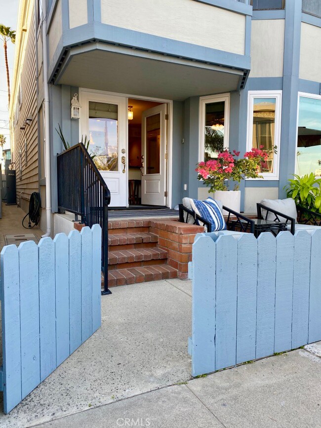 519 35th St unit 1, Newport Beach, CA 92663 - photo 2