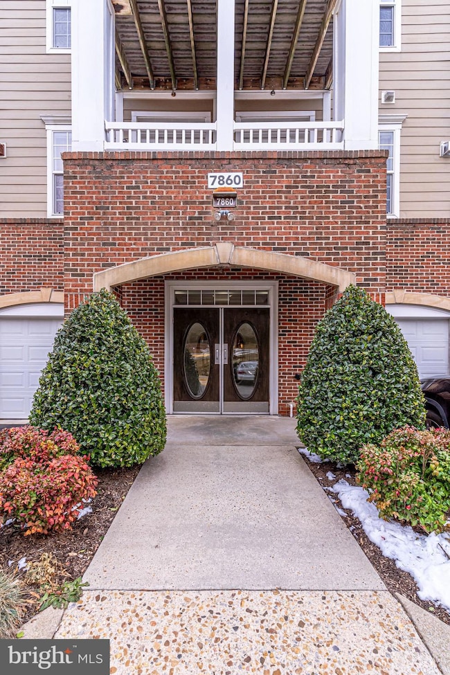 7860 Rolling Woods Ct unit 201, Springfield, VA 22152 - photo 4