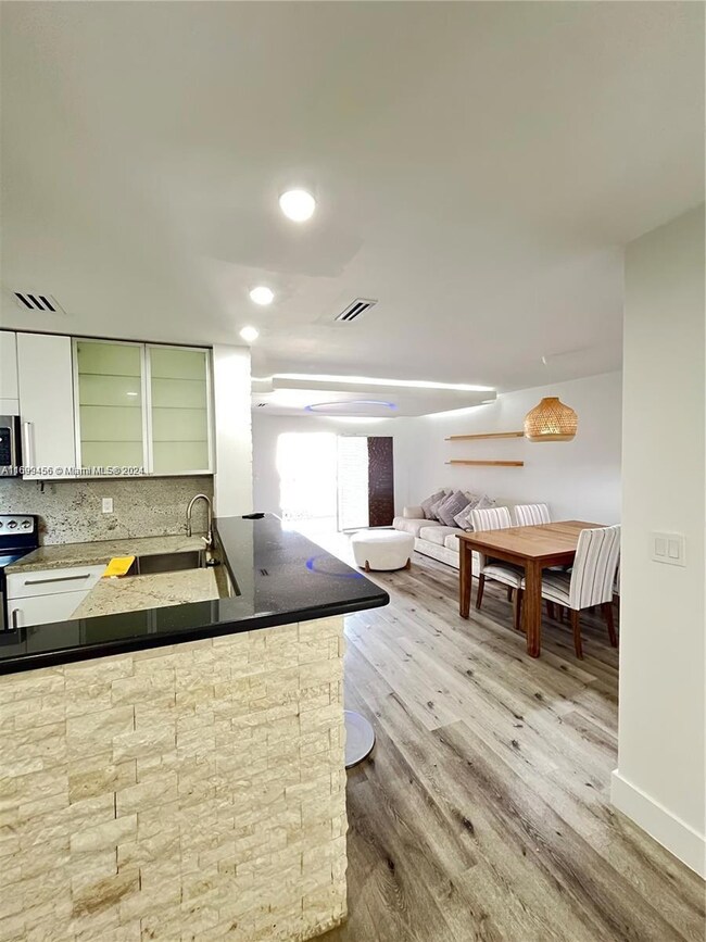 4768 NW 114th Ave unit 2024, Doral, FL 33178 - photo 3