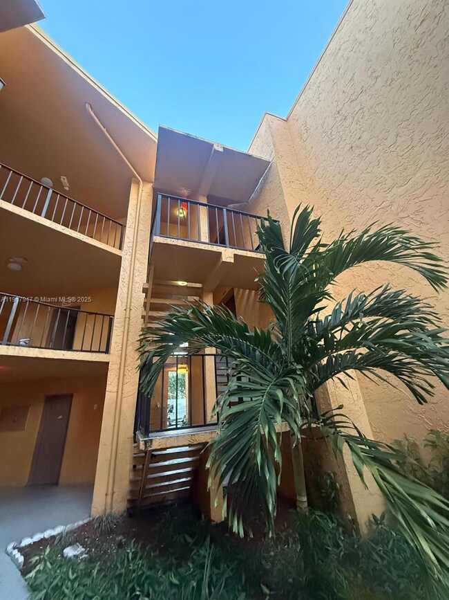 4304 NW 9th Ave unit 13C, Pompano Beach, FL 33064 - photo 2