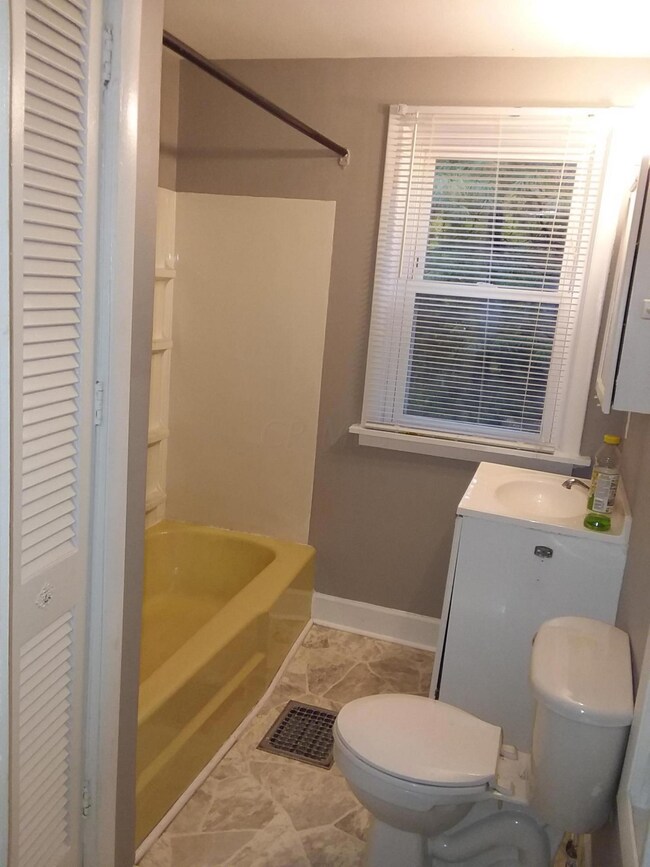 4513 N 4th St, Columbus, OH 43224 - photo 3