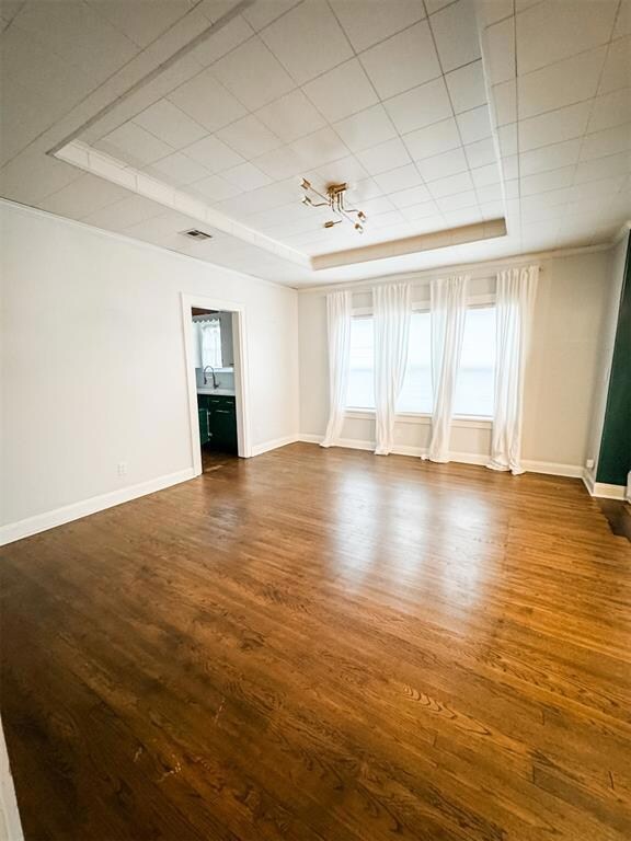 Dining room empty