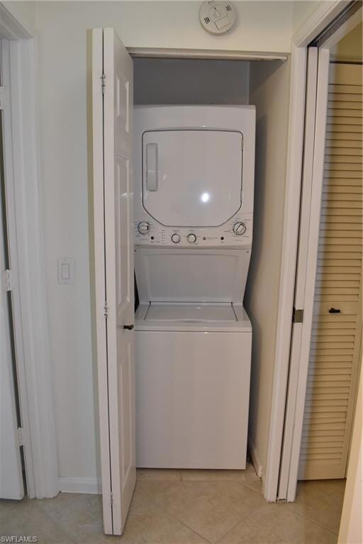 Stacked washer / drying machine