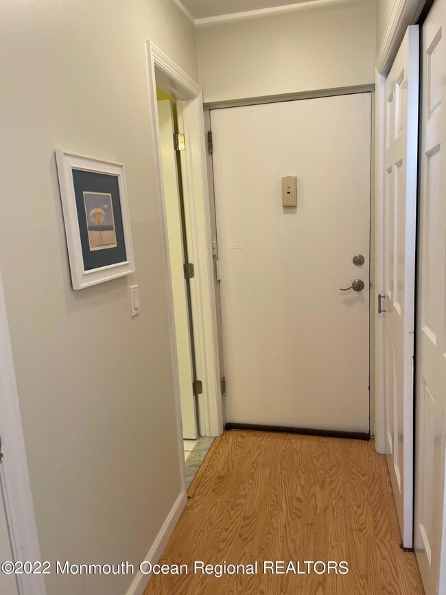 521 Ocean Ave unit 3, Avon By the Sea, NJ 07717 - photo 2