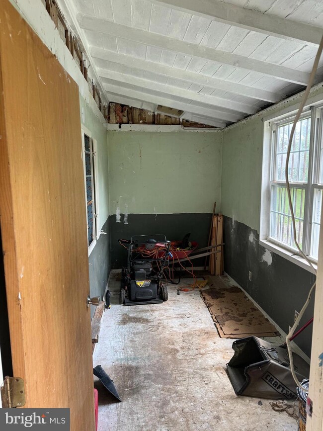 811 Philadelphia Ave, Reading, PA 19607 - photo 4