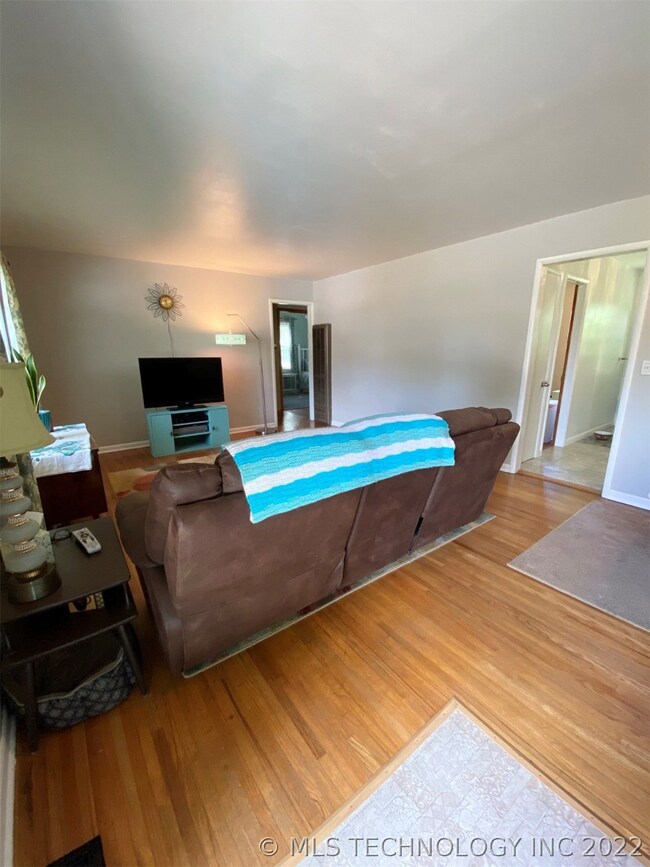 119 E Powell St, Claremore, OK 74017 - photo 5