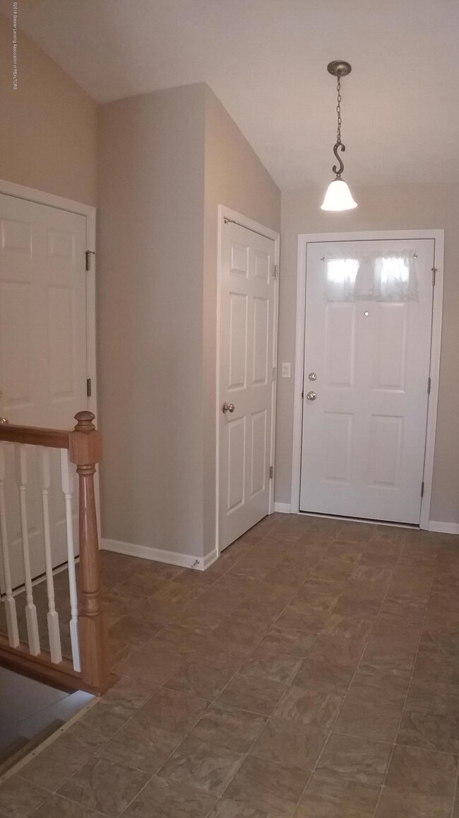 304 foyer 2