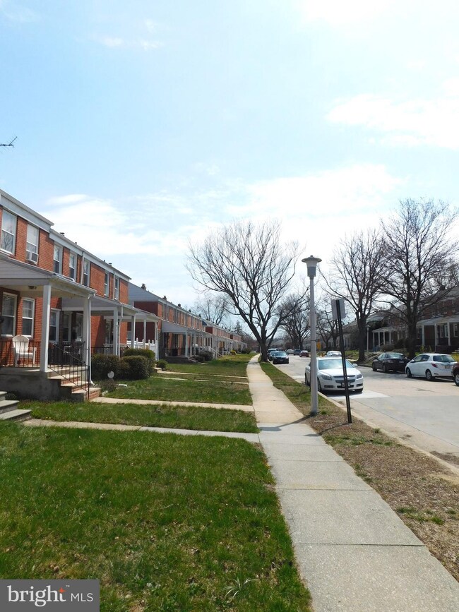 1714 Wadsworth Way, Baltimore, MD 21239 - photo 2