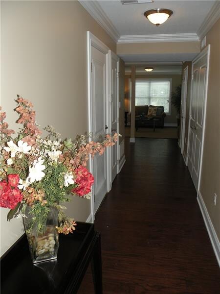 208 Settlers Court (Venetia Pointe) Entry
