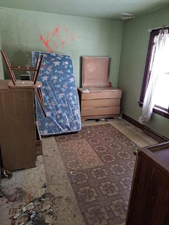 422 S Orchard Ave, Waukegan, IL 60085 - photo 2