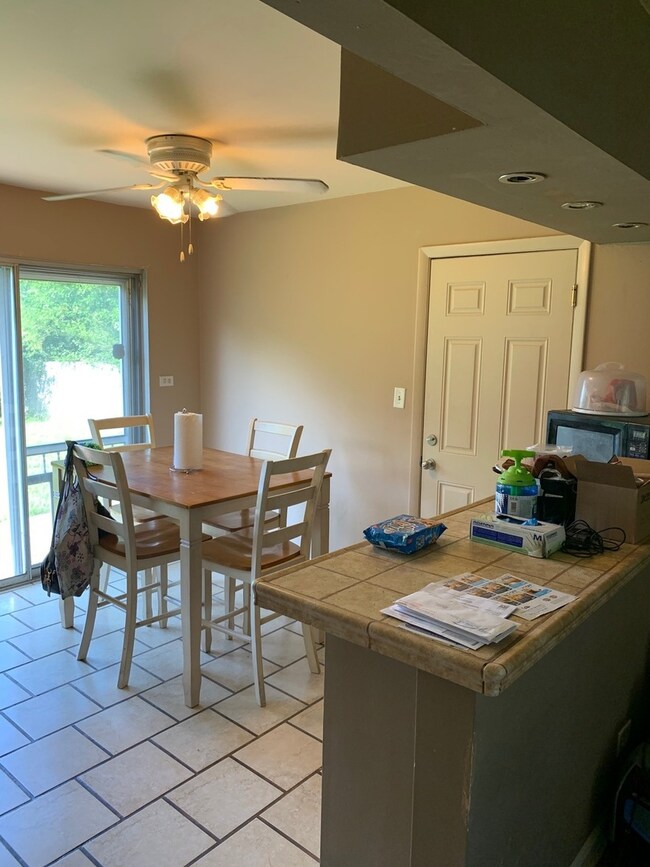 3608 Glynwood Ln, Hazel Crest, IL 60429 - photo 3