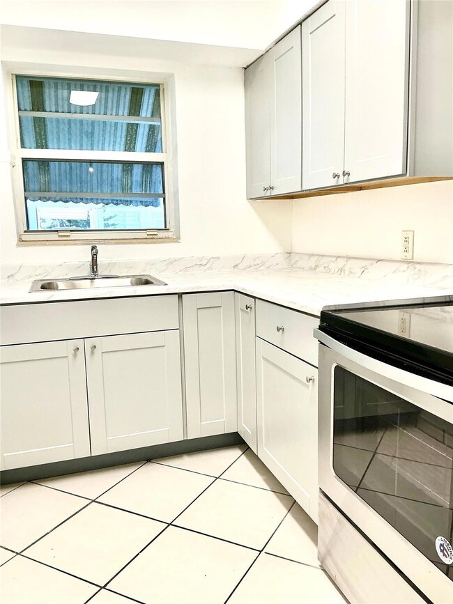 1645 NE 12th St unit B, Fort Lauderdale, FL 33304 - photo 4