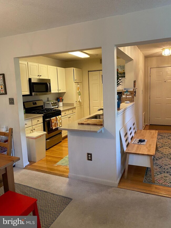 10024 Vanderbilt unit 9-14, Gaithersburg, MD 20878 - photo 6