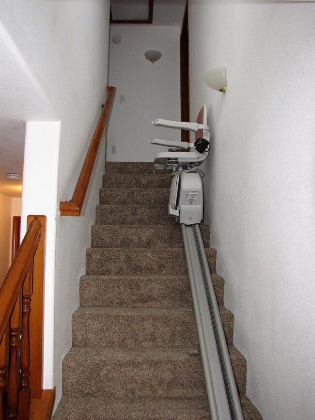 1074 Glengrove Ave, Central Point, OR 97502 - photo 5