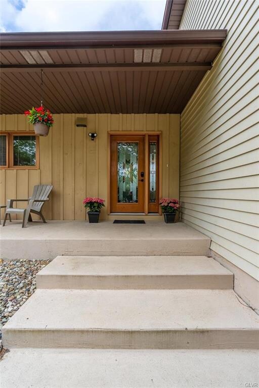 5701 Baumgartner Rd, Emmaus, PA 18049 - photo 3