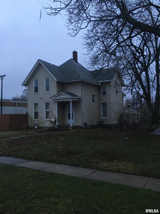 1903 W 2nd St, Davenport, IA 52802 - photo 2