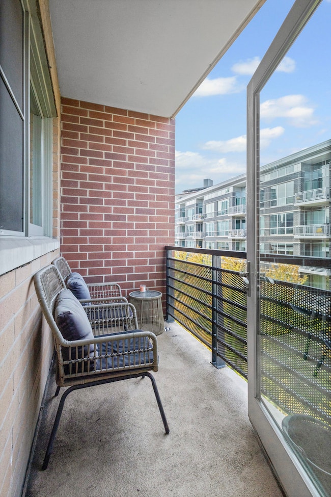 873 N Larrabee St unit 605, Chicago, IL 60610 - photo 3