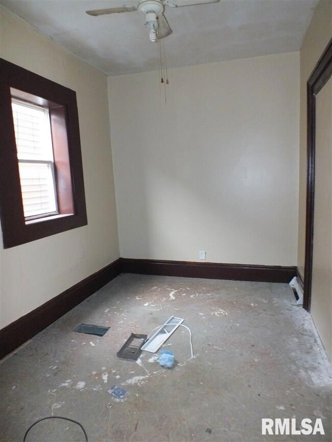 1537 W 3rd St, Davenport, IA 52802 - photo 7