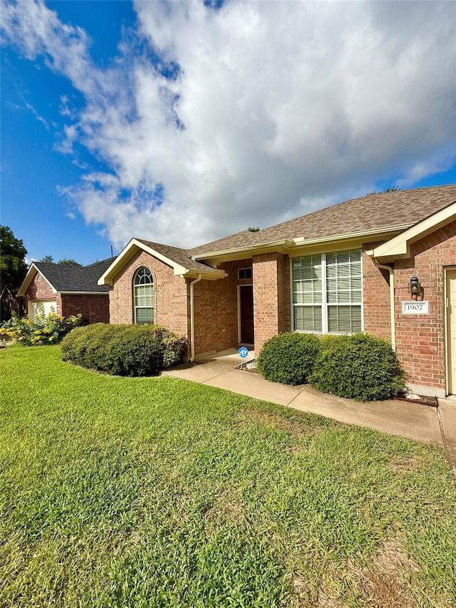 Ranch-style home with brick siding, a front lawn,