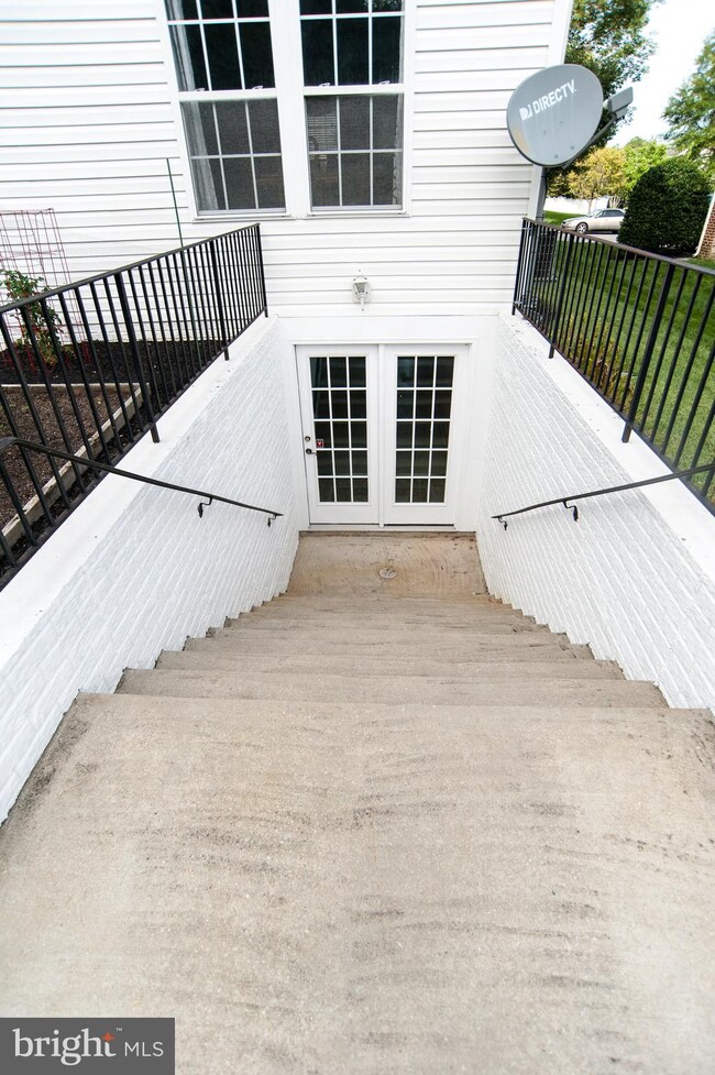 15117 Roving Wood Dr, Bowie, MD 20715 - photo 7