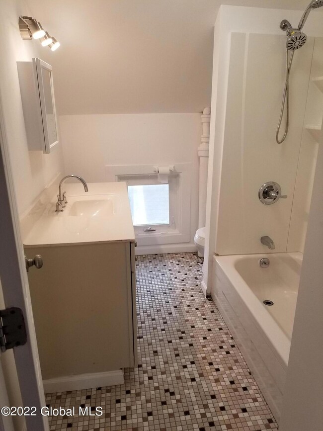 629 Hoosick Rd unit 2, Troy, NY 12180 - photo 6