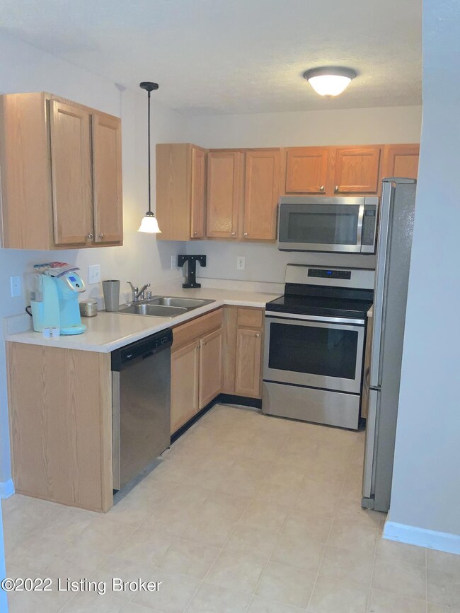 6627 Arbor Creek Dr unit 10, Louisville, KY 40228 - photo 3