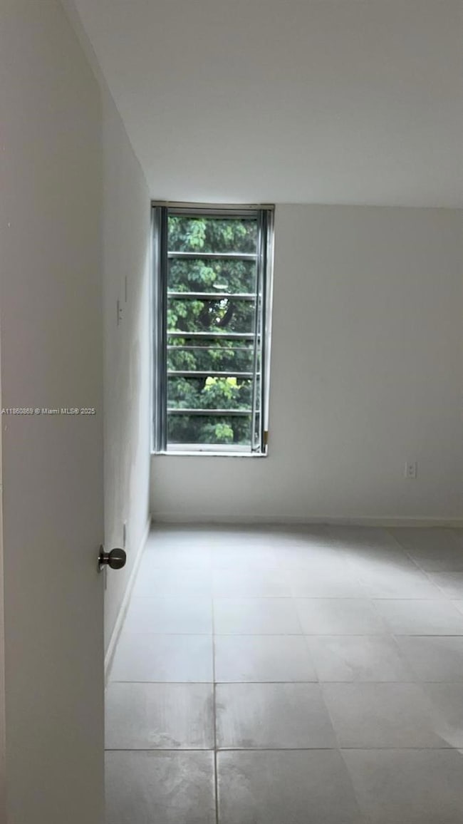 8860 Fontainebleau Blvd unit 403, Miami, FL 33172 - photo 3