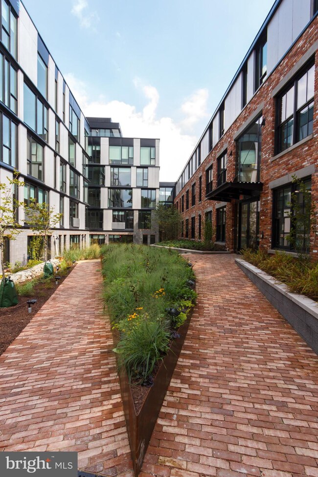 Chapman Stables unit 134, Washington, DC 20001 - photo 4