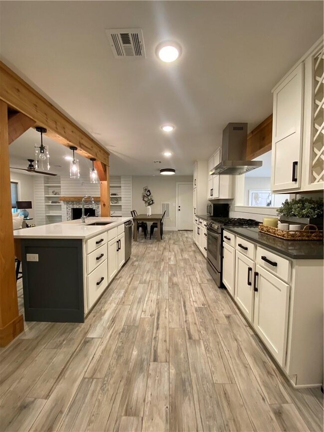 906 NW C St, Bentonville, AR 72712 - photo 6