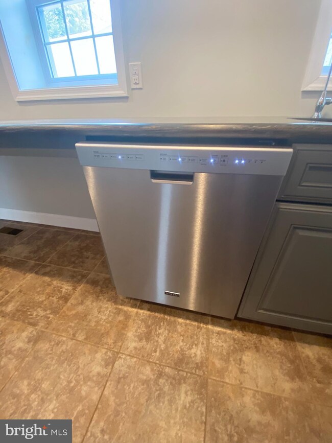 327 E Linden St, Kennett Square, PA 19348 - photo 7